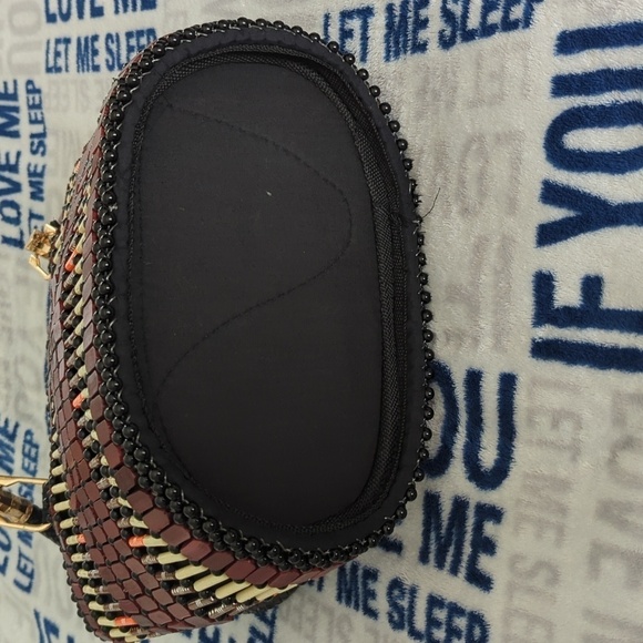 Unique Kenyan hand-made handbag. - Picture 5 of 12